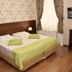 Elit 3*, Budapest Hungría